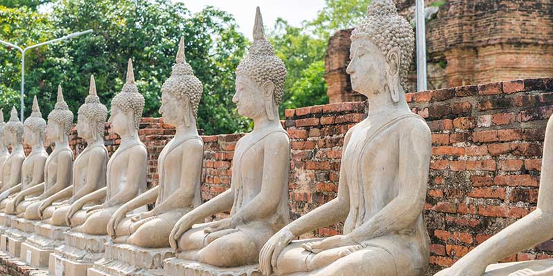beautiful-old-architecture-historic-ayutthaya-thailand-800x400px-artsmiley